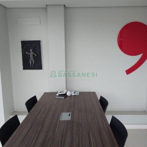 Predio com 580m², 4 vagas, no bairro Planalto em Caxias do Sul para Alugar ou Comprar