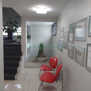 Predio com 580m², 4 vagas, no bairro Planalto em Caxias do Sul para Alugar ou Comprar