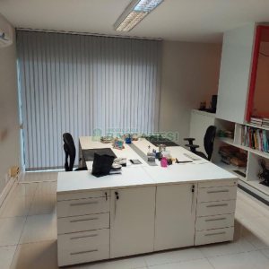 Predio com 580m², 4 vagas, no bairro Planalto em Caxias do Sul para Alugar ou Comprar