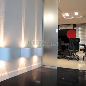 Predio com 580m², 4 vagas, no bairro Planalto em Caxias do Sul para Alugar ou Comprar