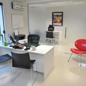 Predio com 580m², 4 vagas, no bairro Planalto em Caxias do Sul para Alugar ou Comprar