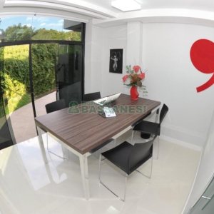 Predio com 580m², 4 vagas, no bairro Planalto em Caxias do Sul para Alugar ou Comprar