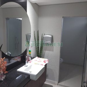 Predio com 580m², 4 vagas, no bairro Planalto em Caxias do Sul para Alugar ou Comprar