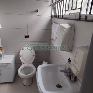 Predio com 580m², 4 vagas, no bairro Planalto em Caxias do Sul para Alugar ou Comprar