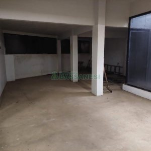 Predio com 580m², 4 vagas, no bairro Planalto em Caxias do Sul para Alugar ou Comprar