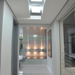 Predio com 580m², 4 vagas, no bairro Planalto em Caxias do Sul para Alugar ou Comprar