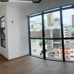 Sala com 47m², no bairro Centro em Caxias do Sul para Alugar