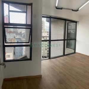 Sala com 47m², no bairro Centro em Caxias do Sul para Alugar