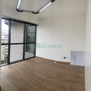 Sala com 47m², no bairro Centro em Caxias do Sul para Alugar