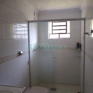 Chácara com 230m², 5 dormitórios, 2 vagas, no bairro Galópolis em Caxias do Sul para Comprar
