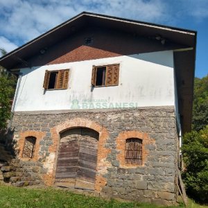 Chácara com 230m², 5 dormitórios, 2 vagas, no bairro Galópolis em Caxias do Sul para Comprar