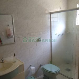 Chácara com 230m², 5 dormitórios, 2 vagas, no bairro Galópolis em Caxias do Sul para Comprar