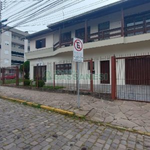 Casa com 150m², 3 dormitórios, 2 vagas, no bairro Cruzeiro em Caxias do Sul para Alugar