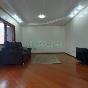 Casa com 150m², 3 dormitórios, 2 vagas, no bairro Cruzeiro em Caxias do Sul para Alugar