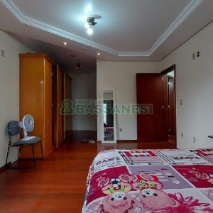 Casa com 150m², 3 dormitórios, 2 vagas, no bairro Cruzeiro em Caxias do Sul para Alugar