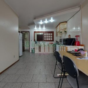 Casa com 150m², 3 dormitórios, 2 vagas, no bairro Cruzeiro em Caxias do Sul para Alugar