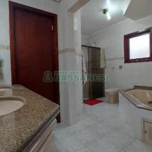 Casa com 150m², 3 dormitórios, 2 vagas, no bairro Cruzeiro em Caxias do Sul para Alugar