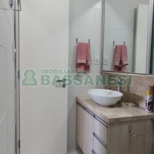 Apto Mobiliado com 83m², 2 dormitórios, 1 vaga, no bairro Pio X em Caxias do Sul para Alugar