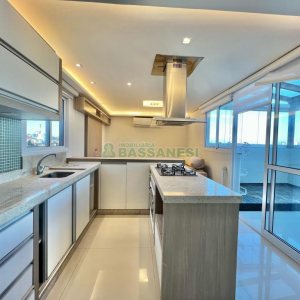 Apto Mobiliado com 113m², 2 dormitórios, 2 vagas, no bairro Vila Horn em Caxias do Sul para Alugar