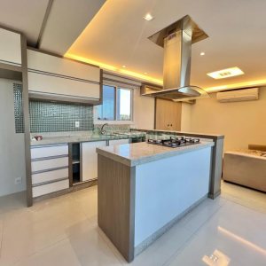 Apto Mobiliado com 113m², 2 dormitórios, 2 vagas, no bairro Vila Horn em Caxias do Sul para Alugar