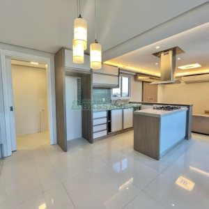 Apto Mobiliado com 113m², 2 dormitórios, 2 vagas, no bairro Vila Horn em Caxias do Sul para Alugar