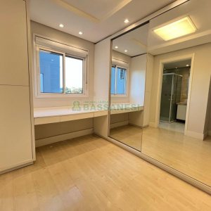 Apto Mobiliado com 113m², 2 dormitórios, 2 vagas, no bairro Vila Horn em Caxias do Sul para Alugar