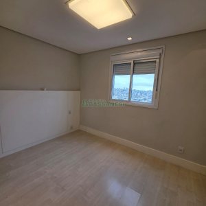 Apto Mobiliado com 113m², 3 dormitórios, 2 vagas, no bairro Vila Horn em Caxias do Sul para Alugar