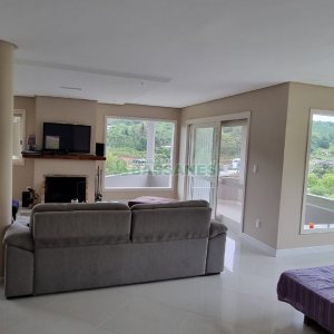 Chácara com 324m², 3 dormitórios, 6 vagas, no bairro Nossa Senhora da Saúde em Caxias do Sul para Comprar