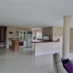 Chácara com 324m², 3 dormitórios, 6 vagas, no bairro Nossa Senhora da Saúde em Caxias do Sul para Comprar