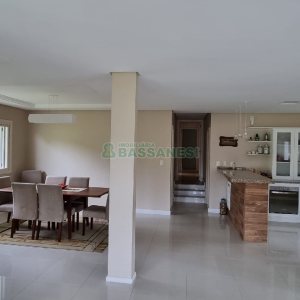 Chácara com 324m², 3 dormitórios, 6 vagas, no bairro Nossa Senhora da Saúde em Caxias do Sul para Comprar