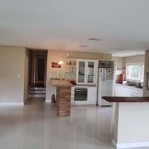 Chácara com 324m², 3 dormitórios, 6 vagas, no bairro Nossa Senhora da Saúde em Caxias do Sul para Comprar