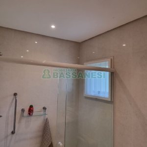 Chácara com 324m², 3 dormitórios, 6 vagas, no bairro Nossa Senhora da Saúde em Caxias do Sul para Comprar