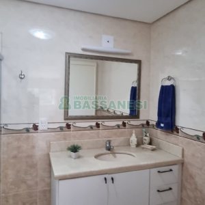 Chácara com 324m², 3 dormitórios, 6 vagas, no bairro Nossa Senhora da Saúde em Caxias do Sul para Comprar