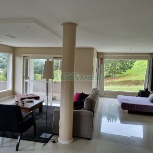 Chácara com 324m², 3 dormitórios, 6 vagas, no bairro Nossa Senhora da Saúde em Caxias do Sul para Comprar