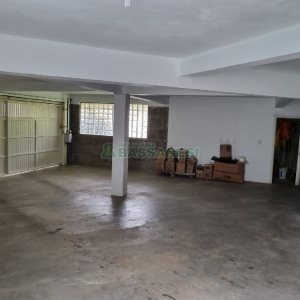 Chácara com 324m², 3 dormitórios, 6 vagas, no bairro Nossa Senhora da Saúde em Caxias do Sul para Comprar