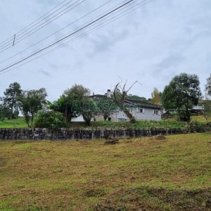 Chácara com 324m², 3 dormitórios, 6 vagas, no bairro Nossa Senhora da Saúde em Caxias do Sul para Comprar