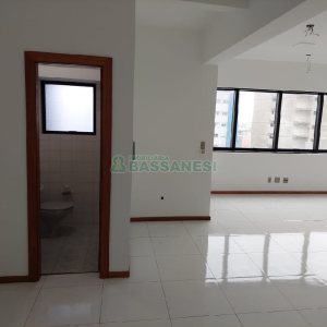Sala com 48m², no bairro Centro em Caxias do Sul para Comprar