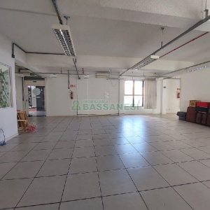 Sala com 430m², no bairro Centro em Caxias do Sul para Alugar