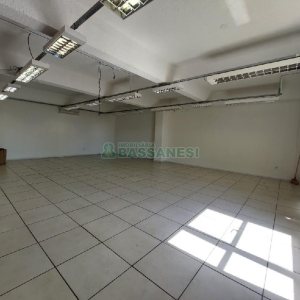 Sala com 430m², no bairro Centro em Caxias do Sul para Alugar