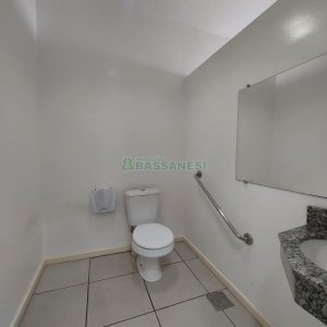 Sala com 430m², no bairro Centro em Caxias do Sul para Alugar