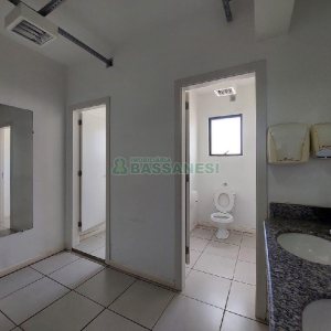 Sala com 430m², no bairro Centro em Caxias do Sul para Alugar