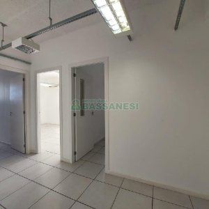 Sala com 430m², no bairro Centro em Caxias do Sul para Alugar
