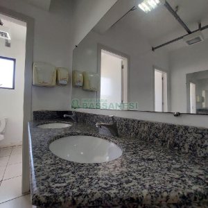 Sala com 430m², no bairro Centro em Caxias do Sul para Alugar