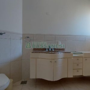 Sala com 430m², no bairro Centro em Caxias do Sul para Alugar