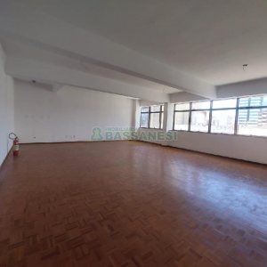 Sala com 430m², no bairro Centro em Caxias do Sul para Alugar