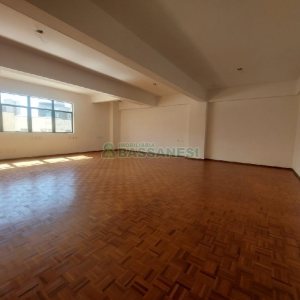 Sala com 430m², no bairro Centro em Caxias do Sul para Alugar