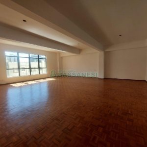Sala com 430m², no bairro Centro em Caxias do Sul para Alugar