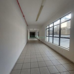 Sala com 430m², no bairro Centro em Caxias do Sul para Alugar