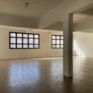 Loja com 500m², no bairro Medianeira em Caxias do Sul para Alugar