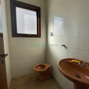 Loja com 500m², no bairro Medianeira em Caxias do Sul para Alugar